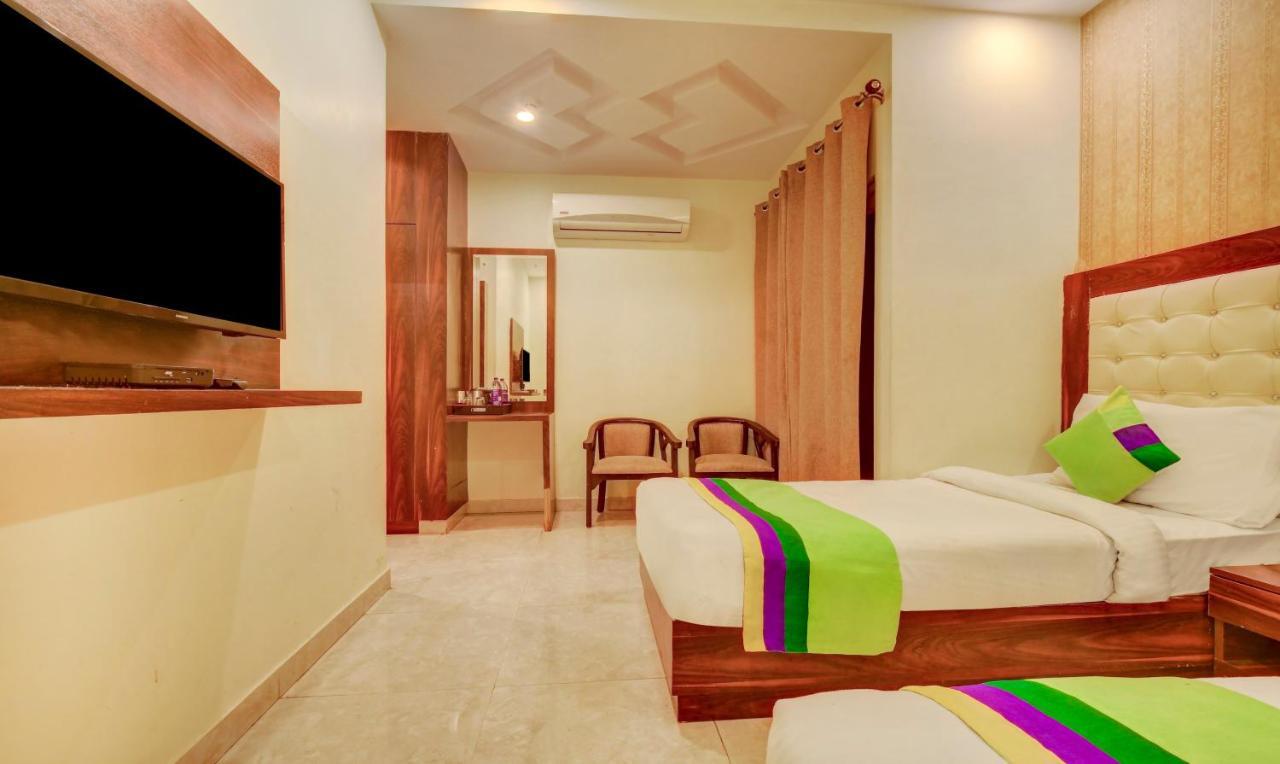 Treebo G K Residency Near Dehradun Railway Station Hotel ภายนอก รูปภาพ